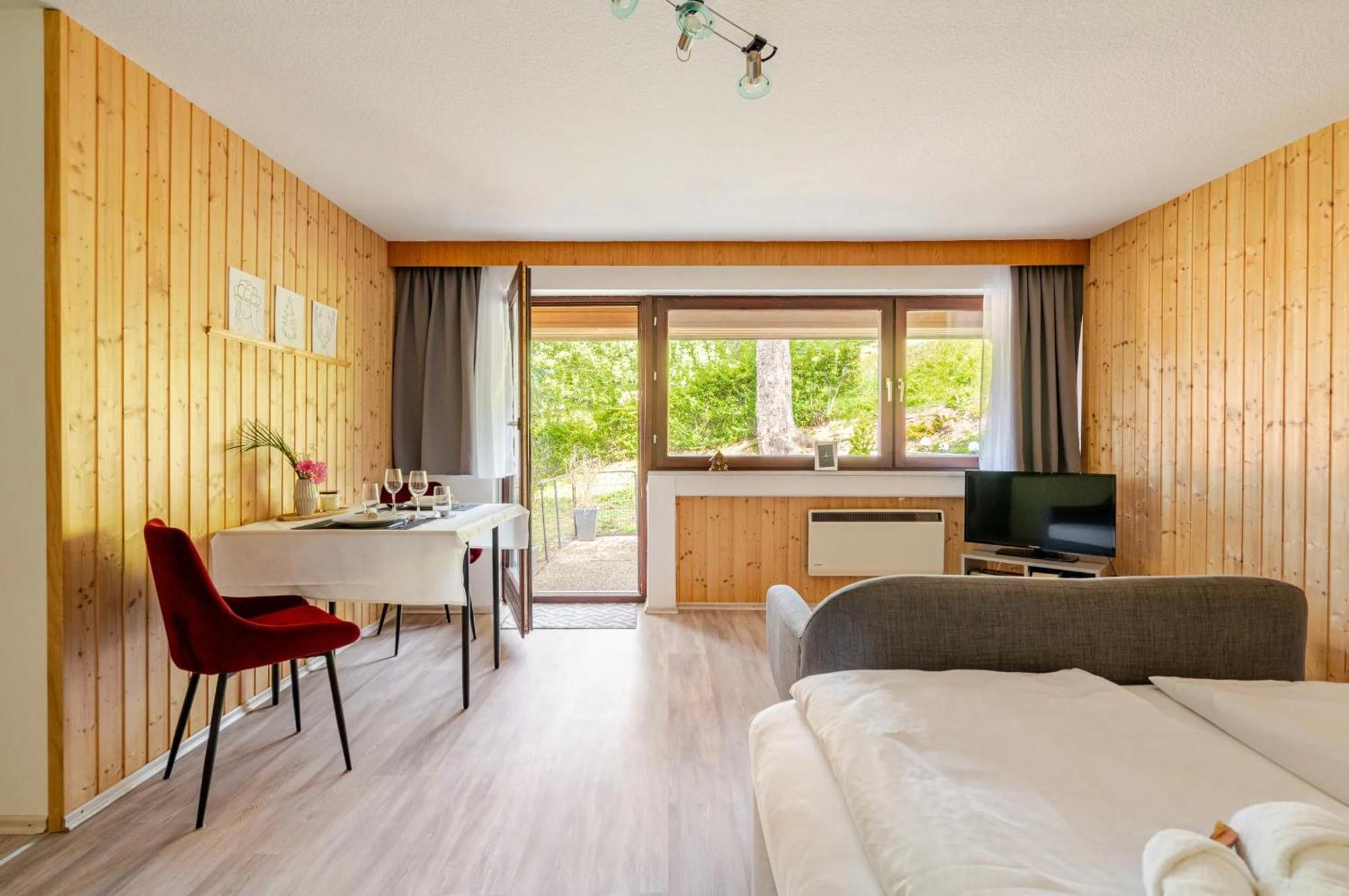 사스바흐발덴 An Wanderwegen Gelegen Mit Terrasse Und Boxspringbett 아파트 외부 사진